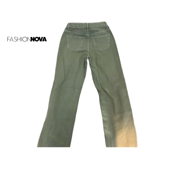 FASHION NOVA Mom Jeans 🔔 - Picture 3 of 4